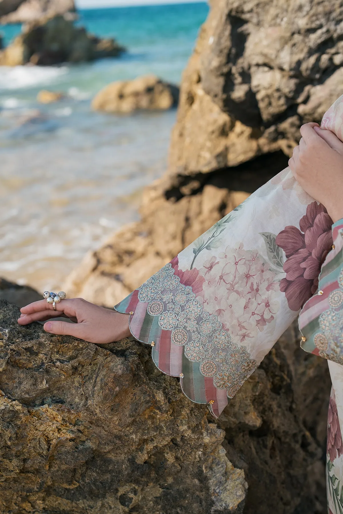 EMBROIDERED PRINTED LAWN UF-4123
