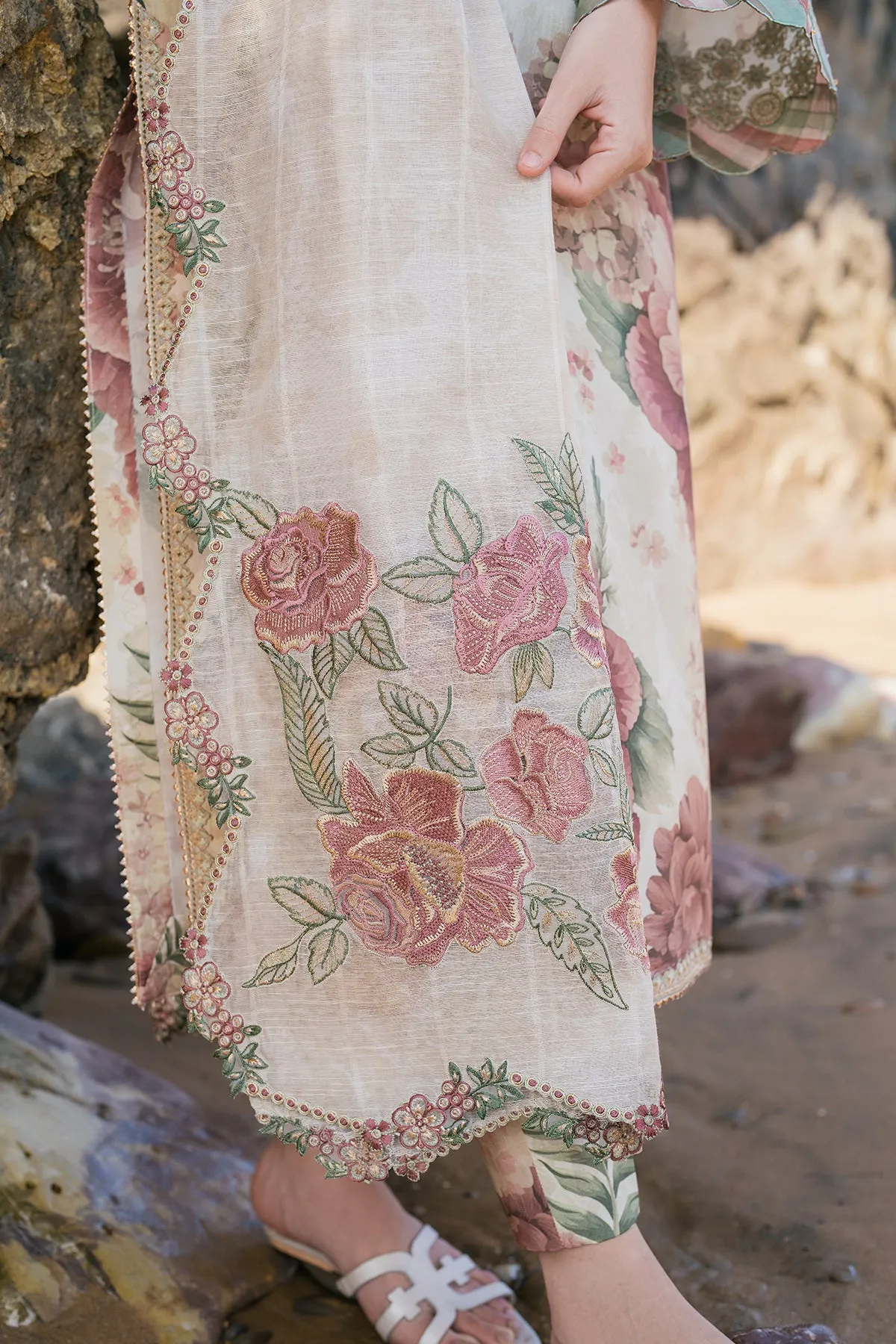 EMBROIDERED PRINTED LAWN UF-4123
