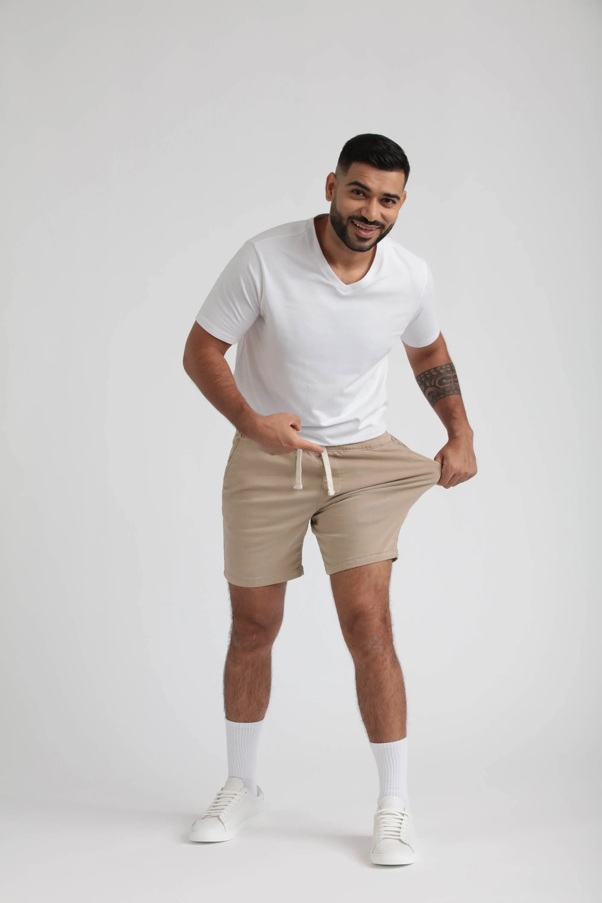Everyday Comfort Shorts (Slim Fit) / Light Khaki & Navy