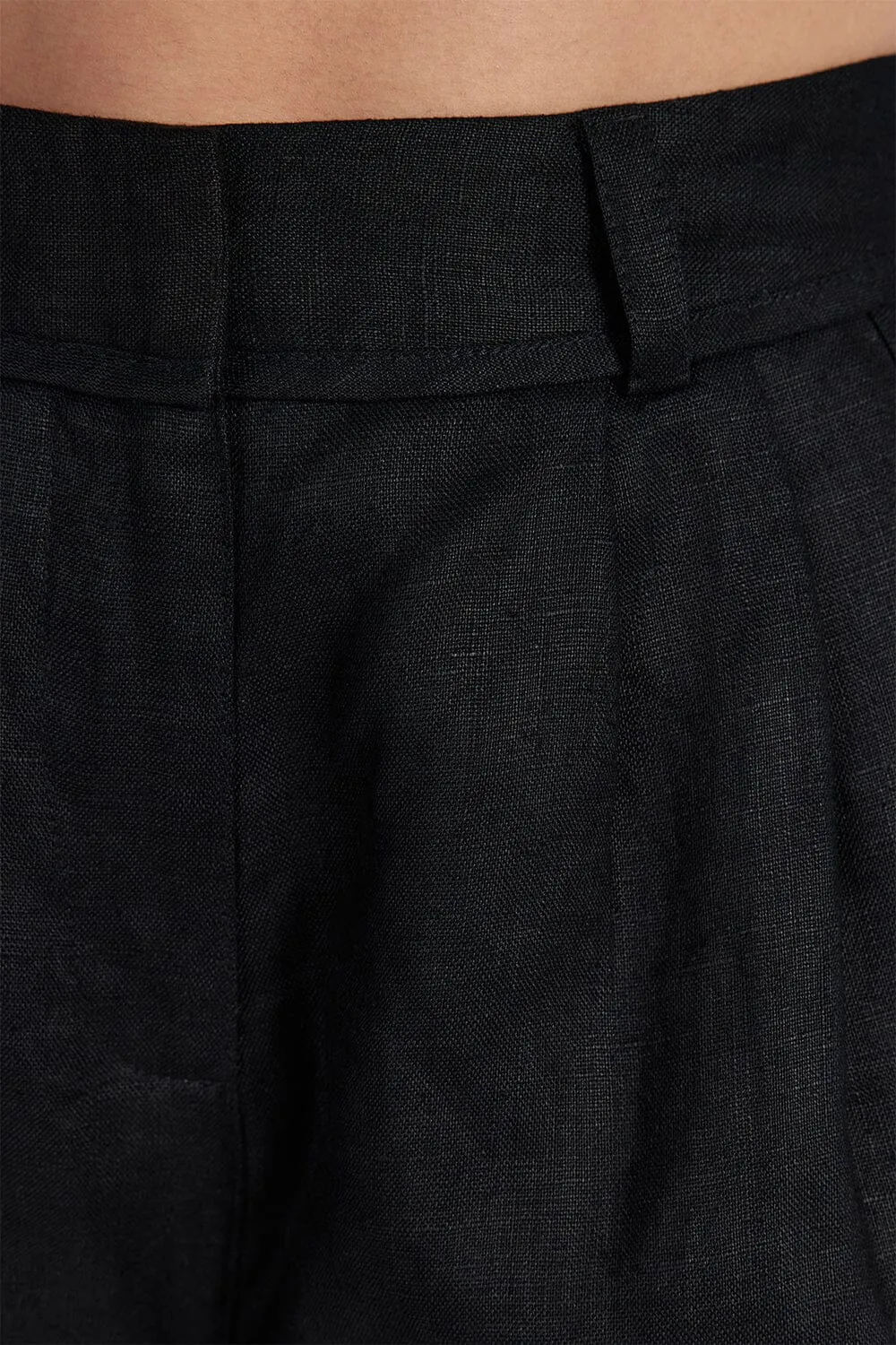 KAYLA BLACK LINEN BERMUDA SHORT