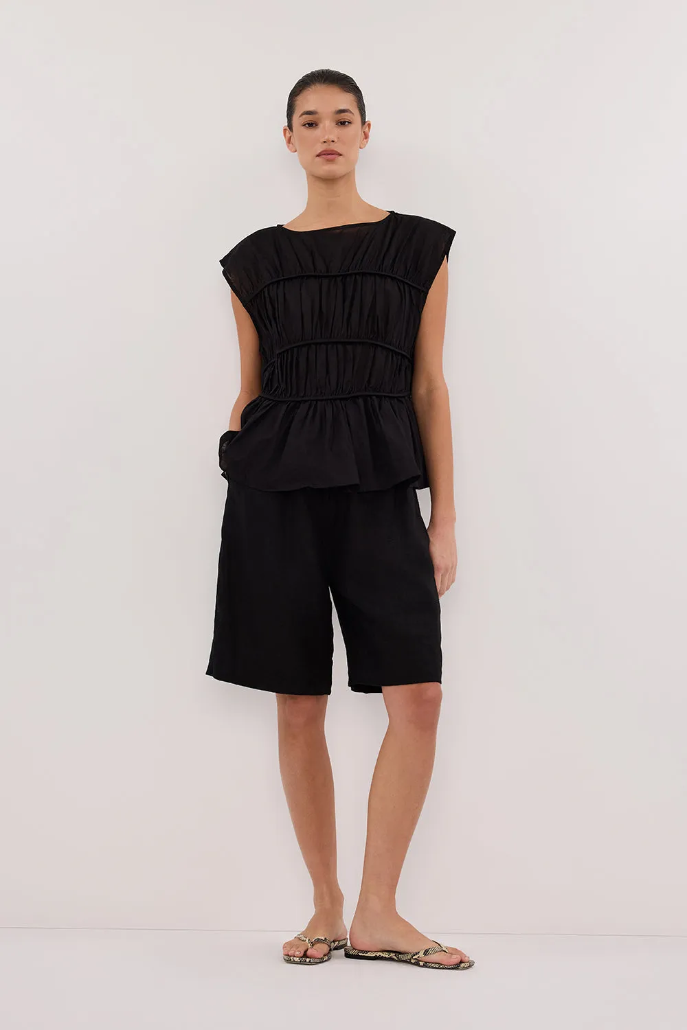 KAYLA BLACK LINEN BERMUDA SHORT
