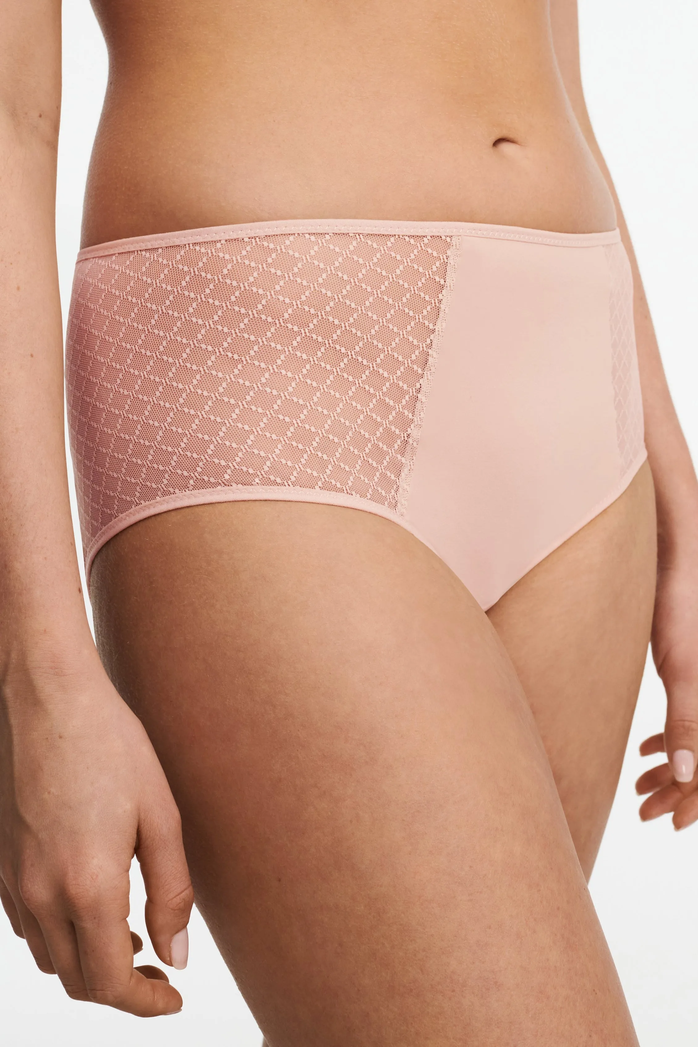 Norah Chic Full Brief
