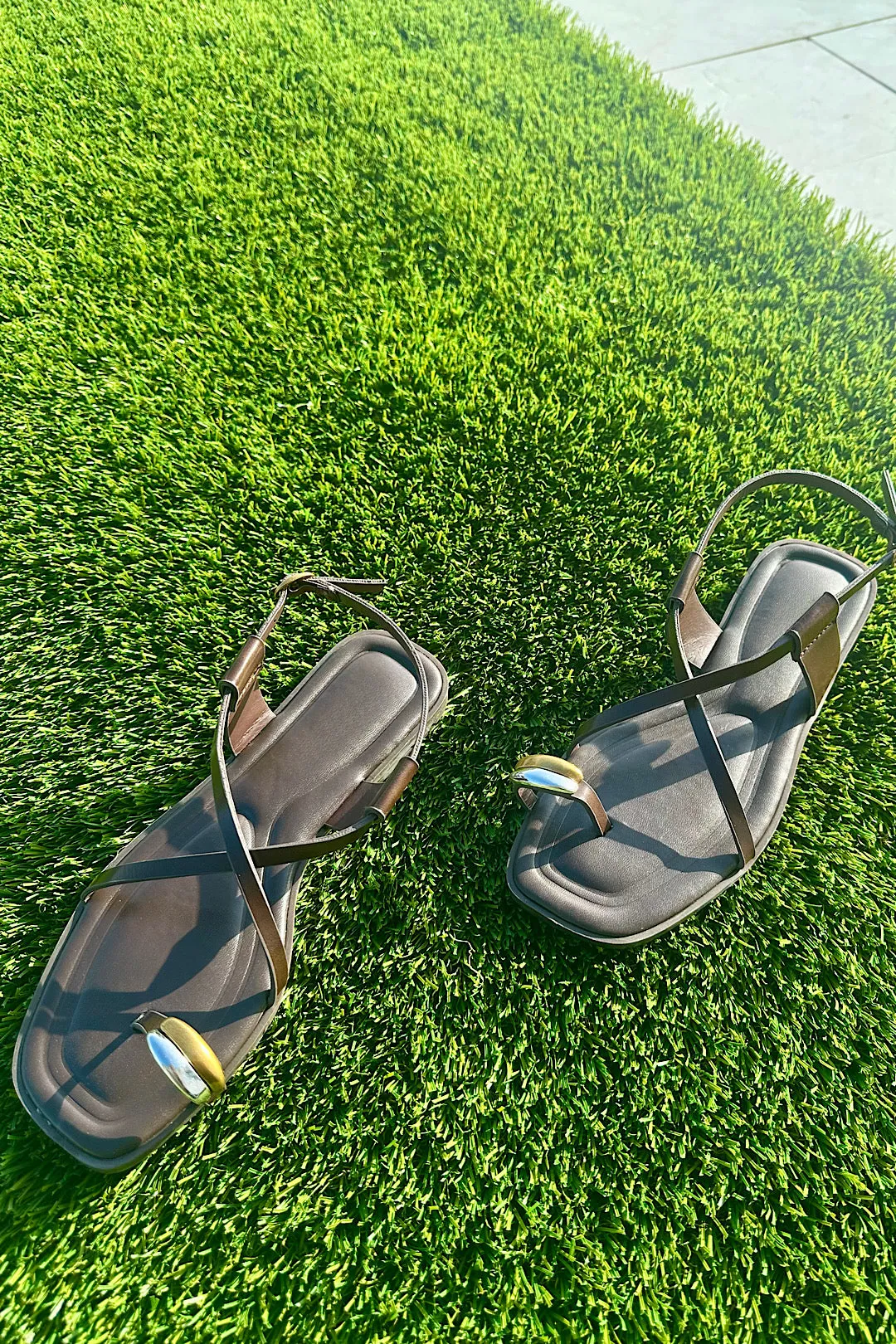 Toe Ring Slingback Sandals Brown